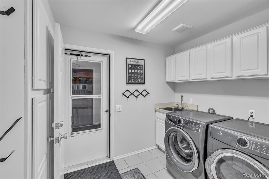 45077 Roundview Drive, Novi, MI — Photo 12