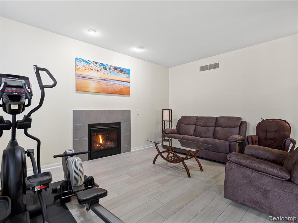 13521 S CUMBERLAND Drive, Van Buren, MI 48111 — Photo 15