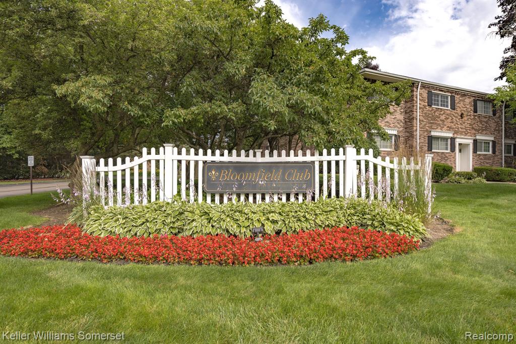 739 E FOX HILLS Drive, Bloomfield Hills, MI 48304 — Photo 24