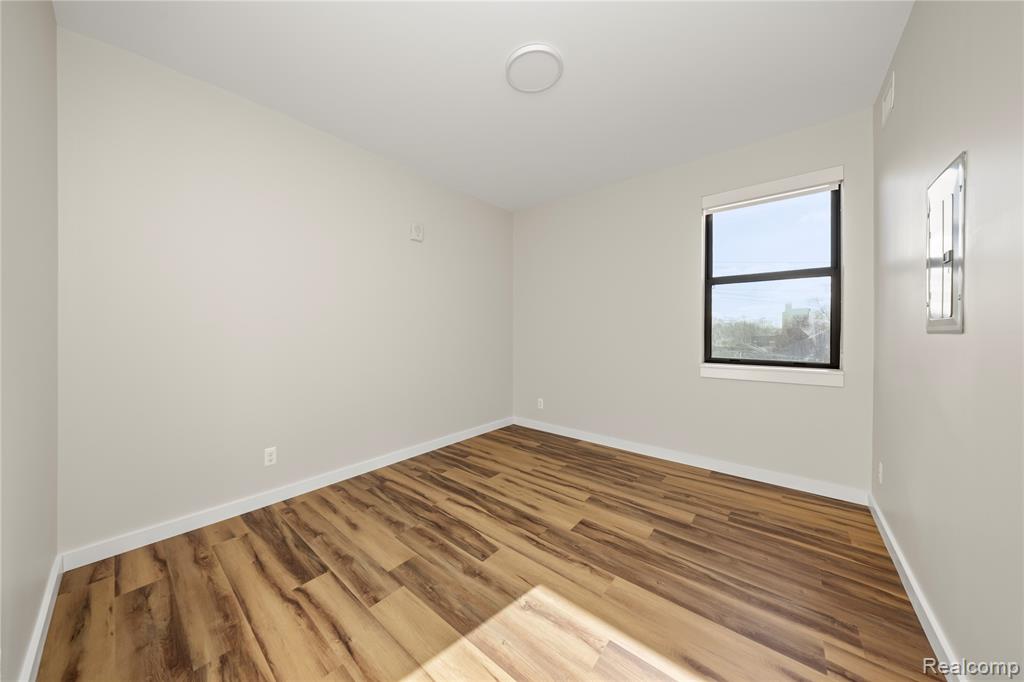 16530 E Warren Avenue, Detroit, MI 48224 — Photo 10