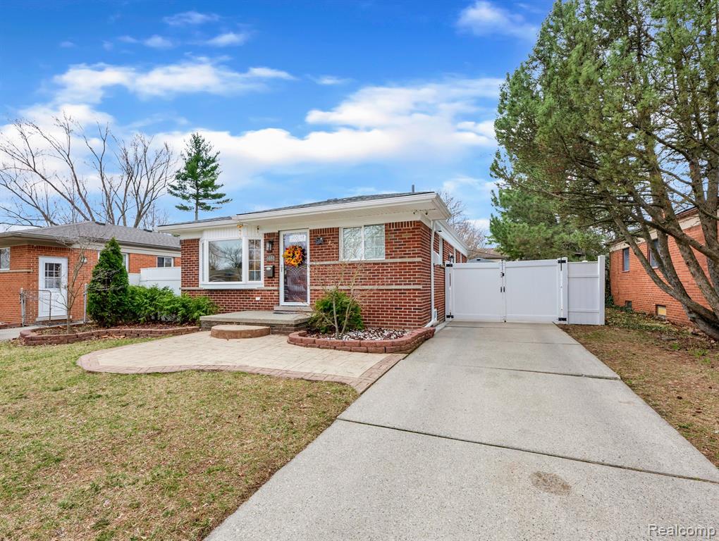 6651 NORBORNE Avenue, Dearborn Heights, MI 48127 — front exterior