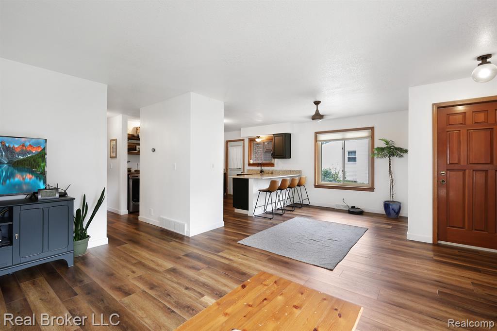 8029 WOODHALL Road, Birch Run, MI 48415 — Photo 4