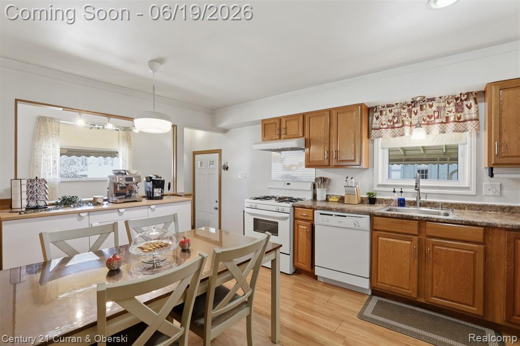 24605 Eton Avenue, Dearborn Heights, MI 48125 — Photo 5