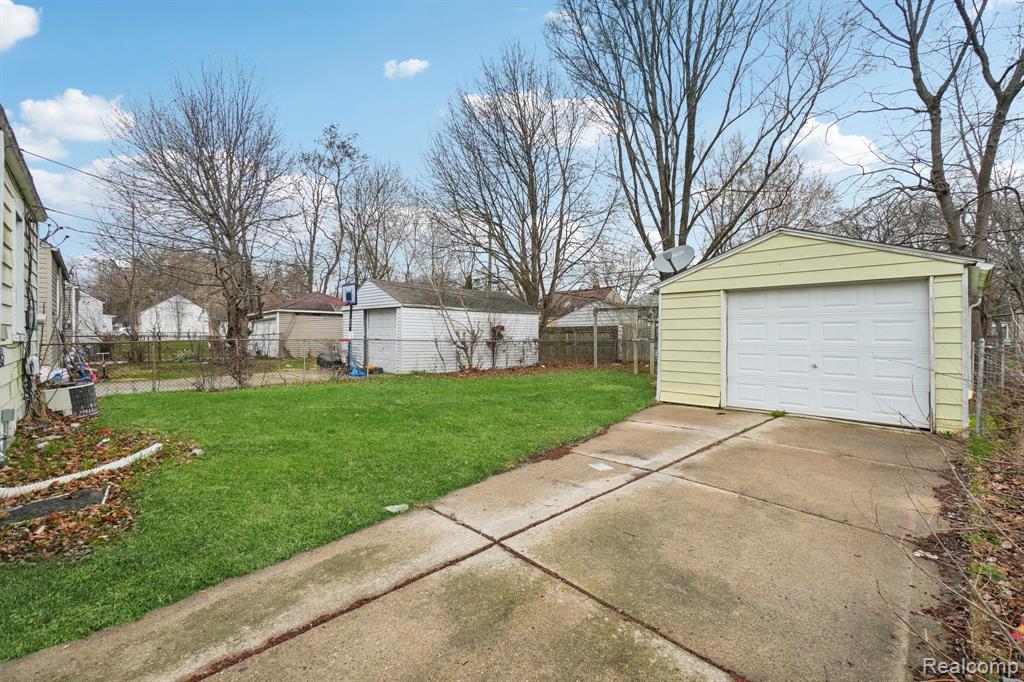 19717 Kenosha Street, Harper Woods, MI 48225 — Photo 6