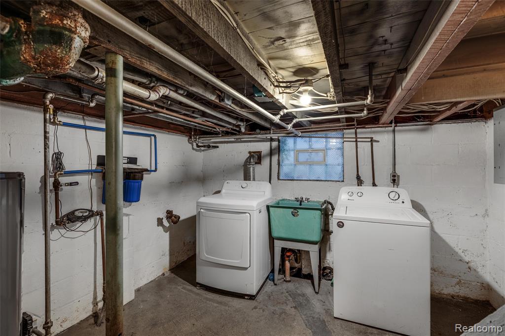 3321 Doremus Street, Hamtramck, MI 48212 — Photo 21