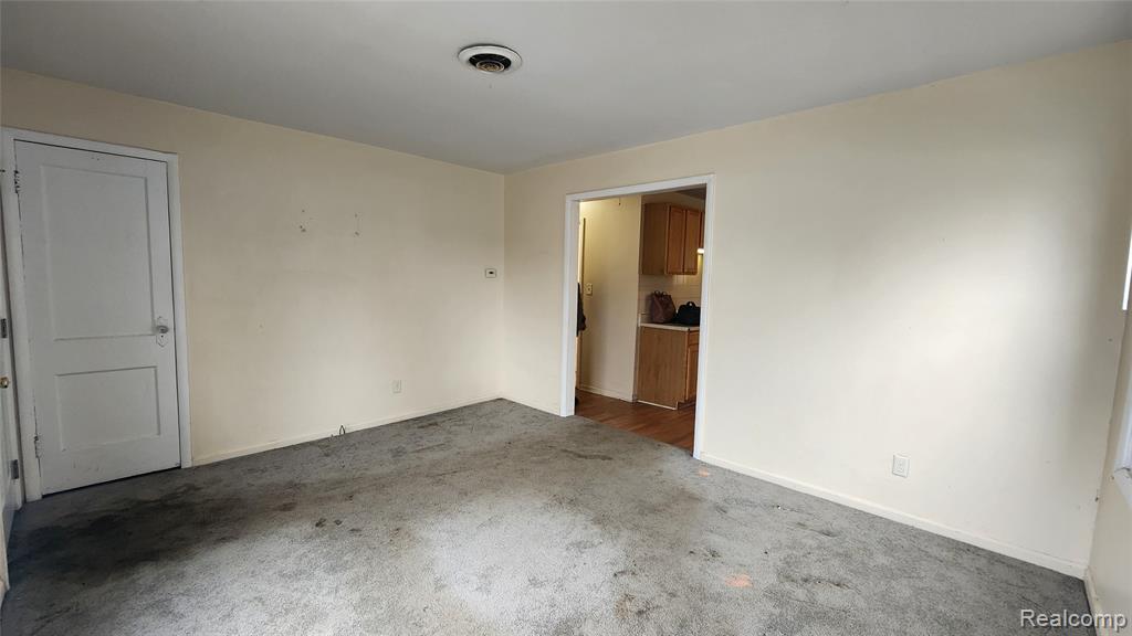 585 E Harwood Avenue, Madison Heights, MI 48071 — Photo 5