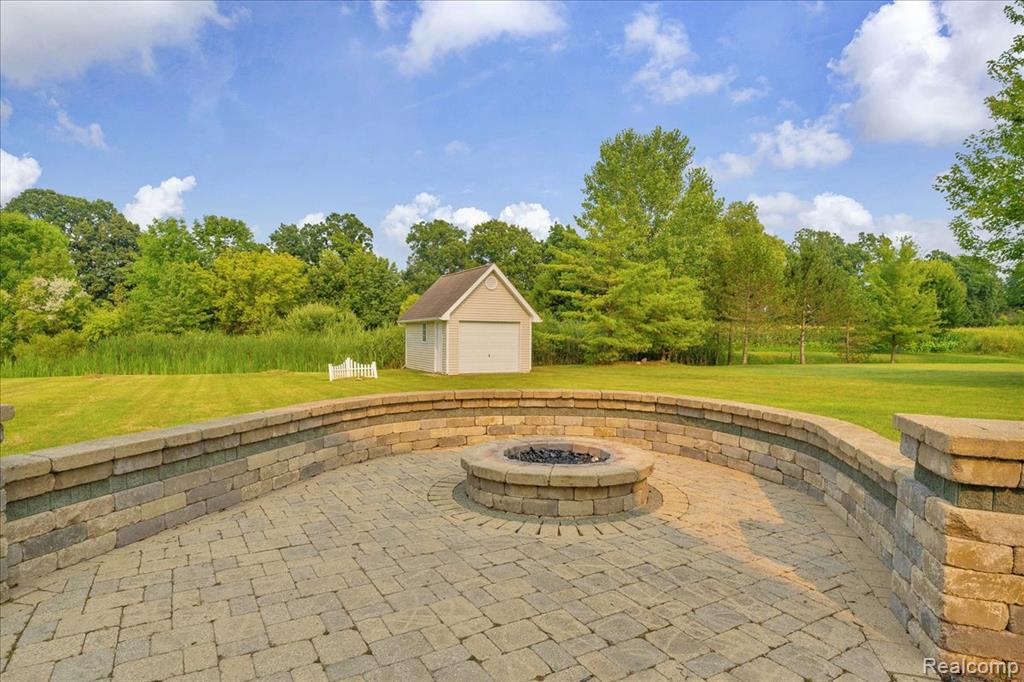 8327 Parkside Drive, Grand Blanc, MI 48439 — Photo 41