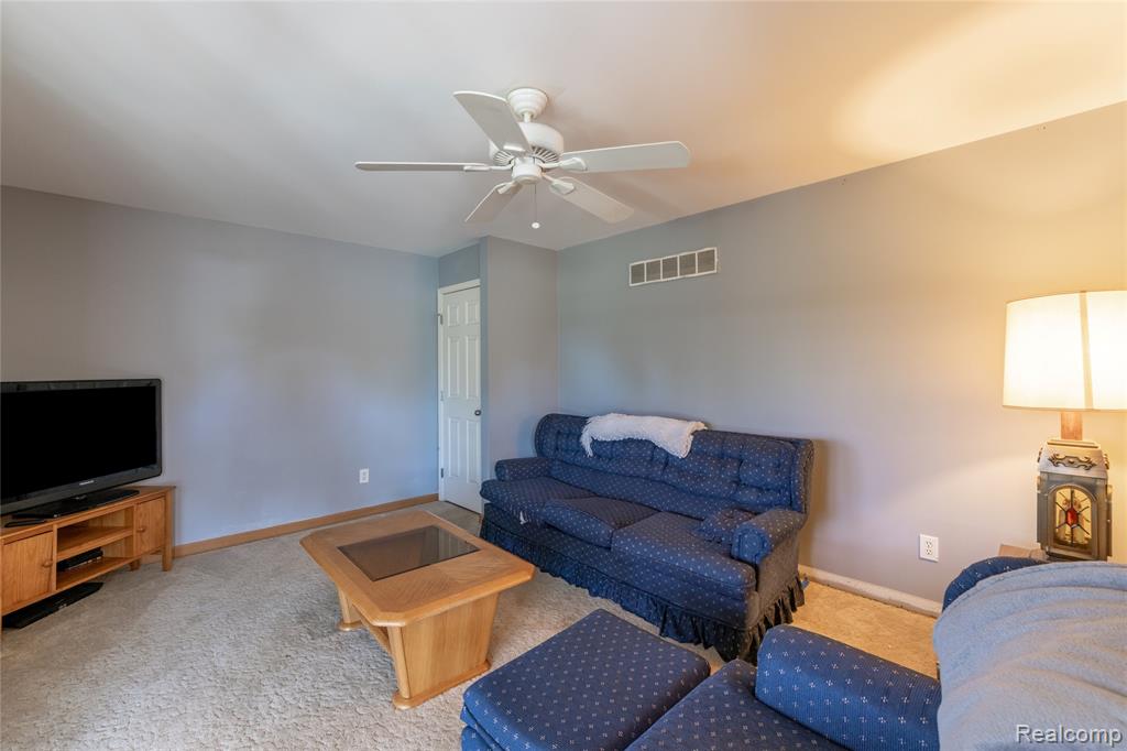 27750 Bell Road, New Boston, MI 48164 — Photo 9
