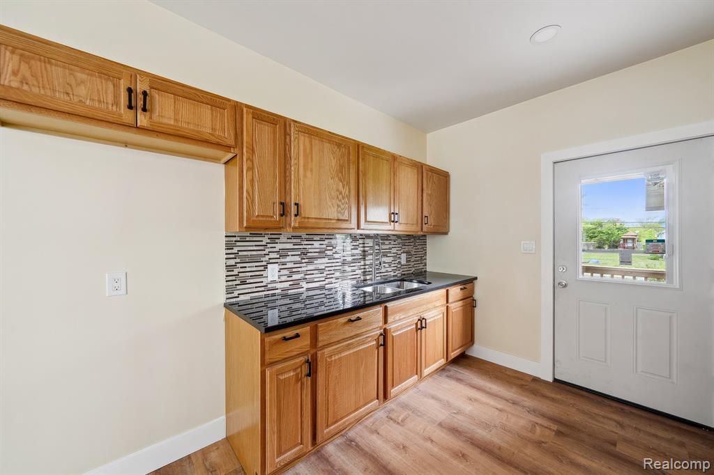 4222 Cadillac Boulevard, Detroit, MI 48214 — Photo 6