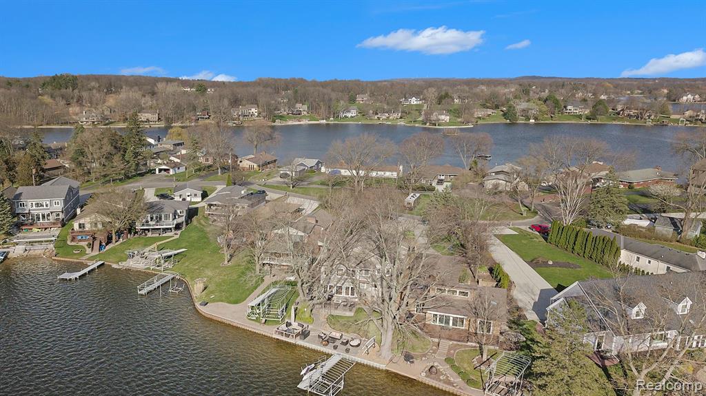 8460 WOODLAND SHORE Drive, Brighton, MI 48114 — Photo 11