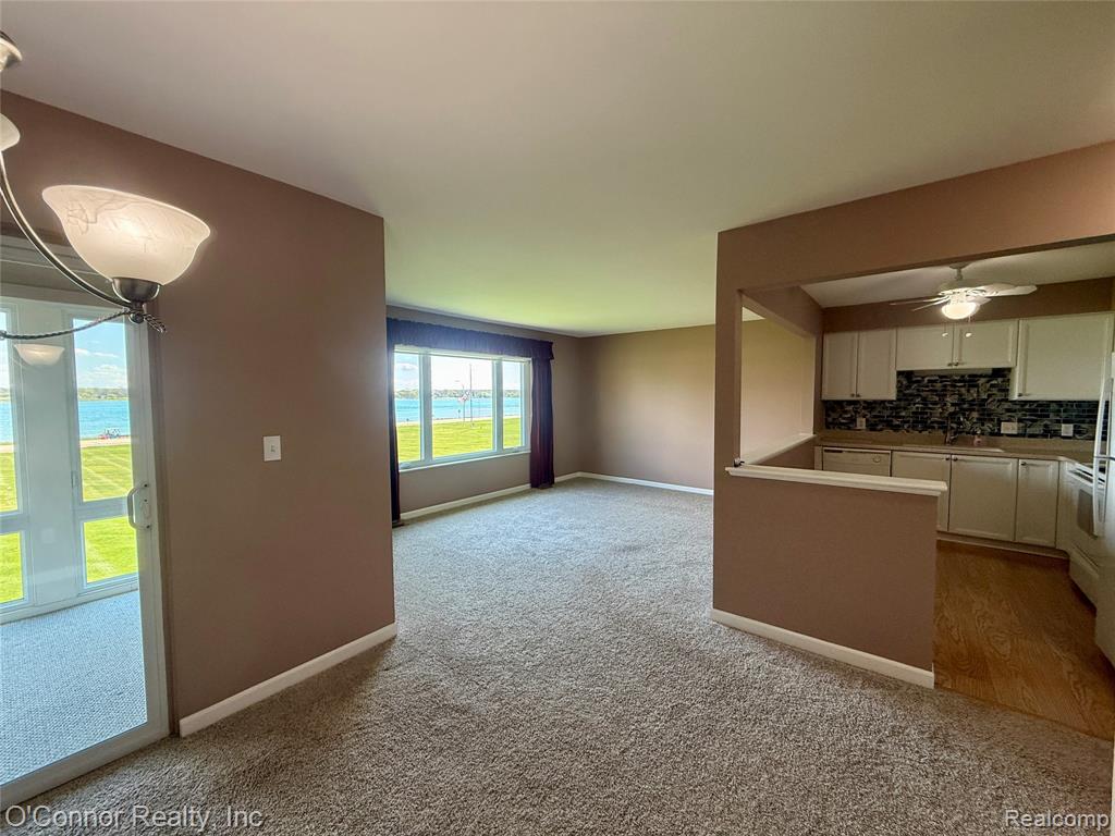 1660 River Road, 19, Marysville, MI 48040 — Photo 3