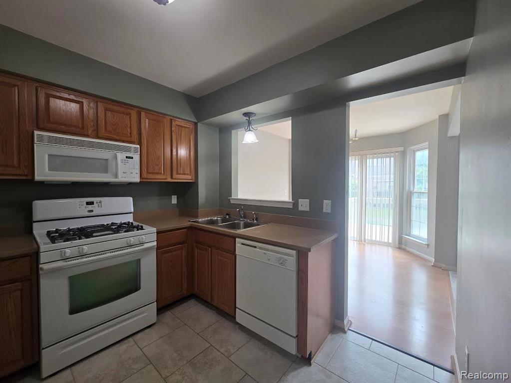 4351 Hunters Circle W, Canton, MI 48188 — Photo 5