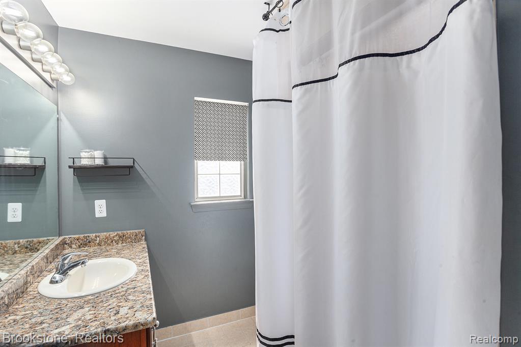 6913 Boulder Pointe Drive, Washington, MI — Photo 8