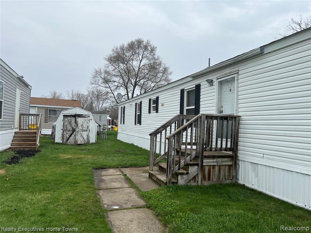 7130 Mapleview Circle, 68, Brown, MI 48416 — Photo 4