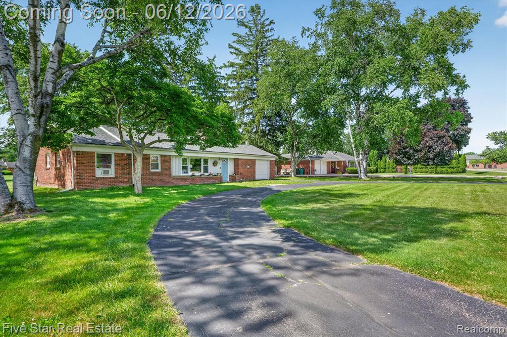 82 E Hurst Drive, Troy, MI 48085 — Photo 2