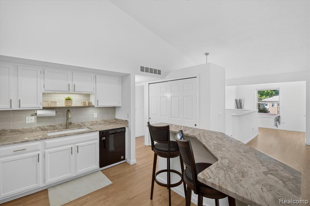 61165 Greenwood Drive, South Lyon, MI 48178 — Photo 16