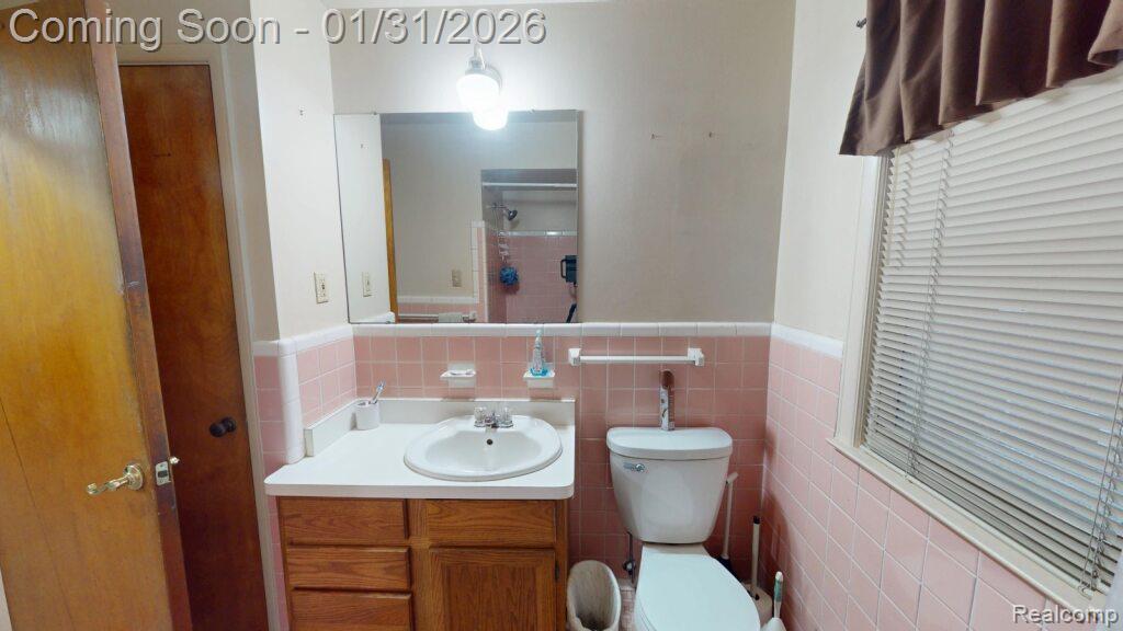 20201 Lochmoor Street, Harper Woods, MI 48225 — Photo 11