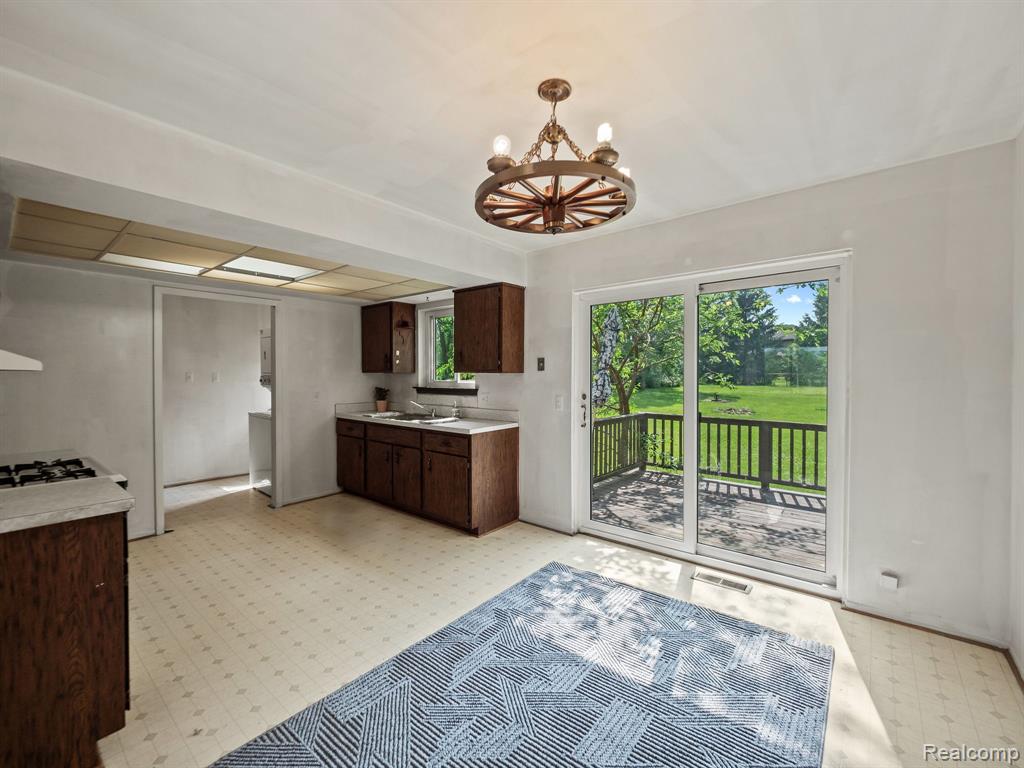 43667 DEQUINDRE Road, Troy, MI 48085 — Photo 5