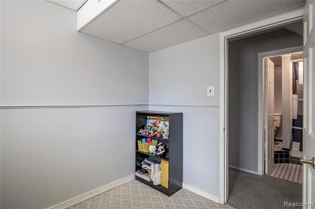 908 W Elmwood Avenue, Clawson, MI — Photo 27