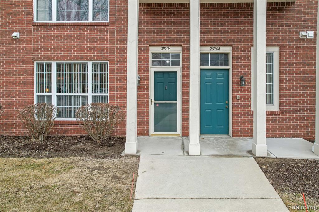 29508 Nottingham Court, Livonia, MI 48152 — Photo 2