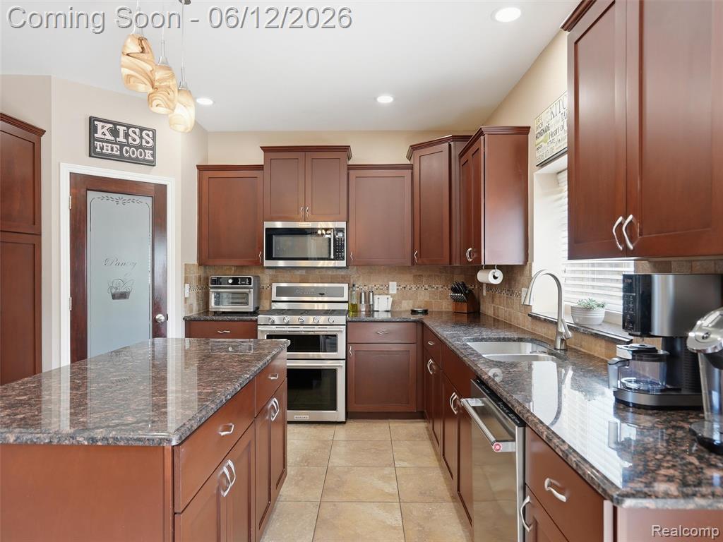 50606 Bredenbury Drive, Macomb, MI 48044 — Photo 17