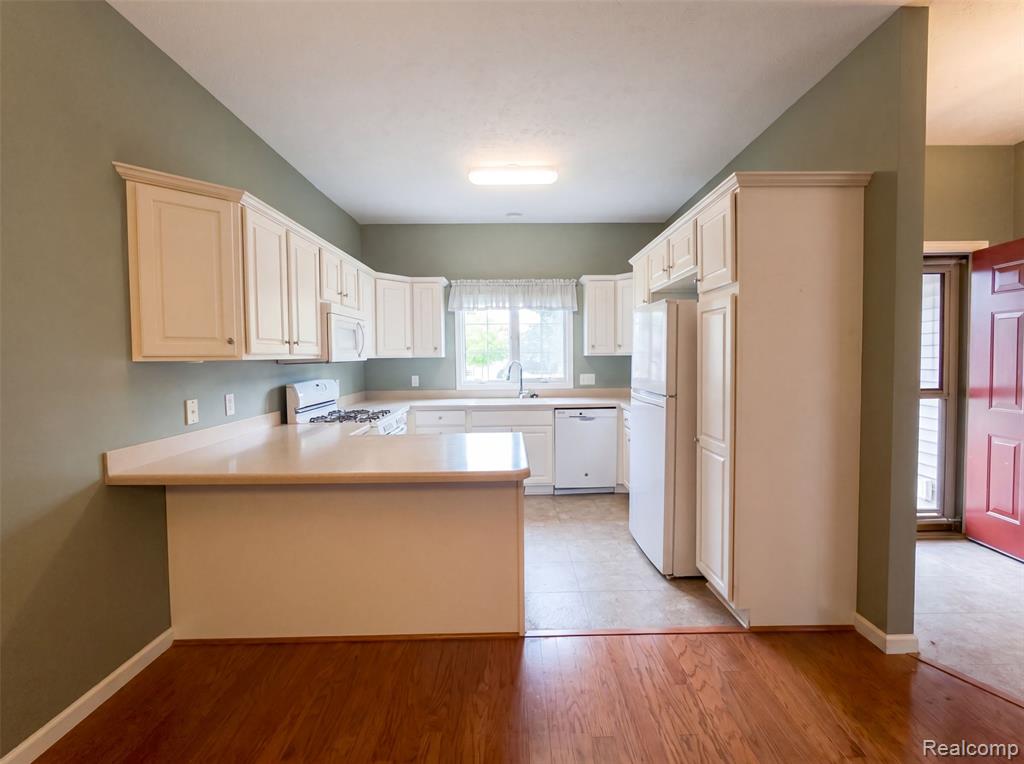 1102 Hawthorne, Greenville, MI 48838 — Photo 7