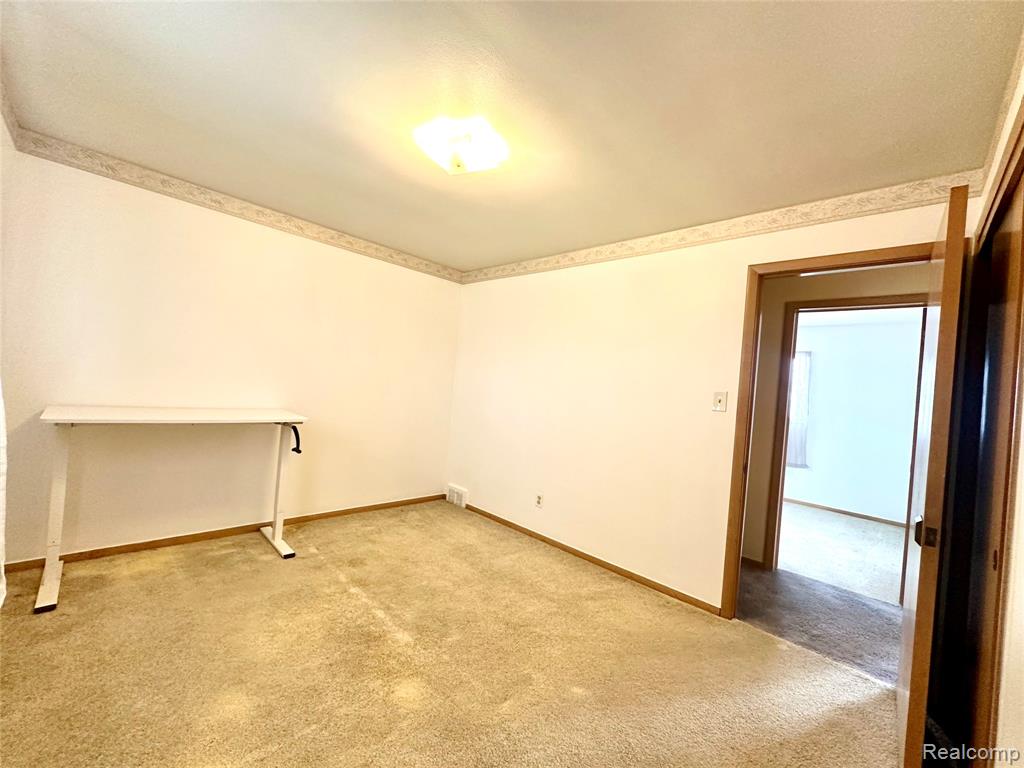 6644 Cronin Drive, Dearborn Heights, MI 48127 — Photo 17