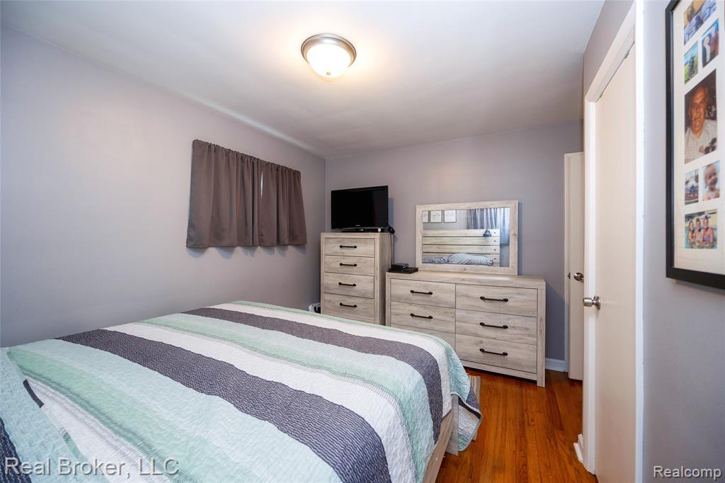 29454 Barton Street, Garden City, MI — Photo 22