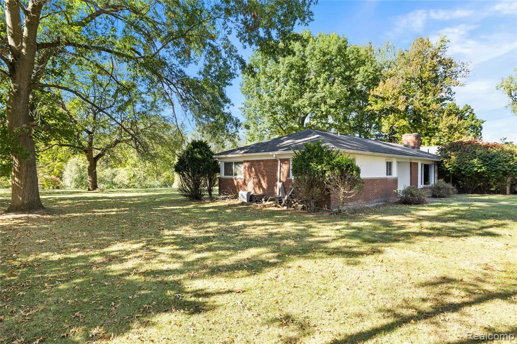7250 Ten Hill Road, West Bloomfield, MI — Photo 38