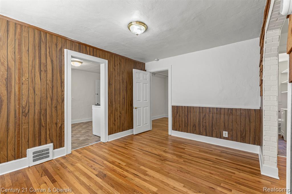 6445 Heyden Street, Dearborn Heights, MI 48127 — Photo 4