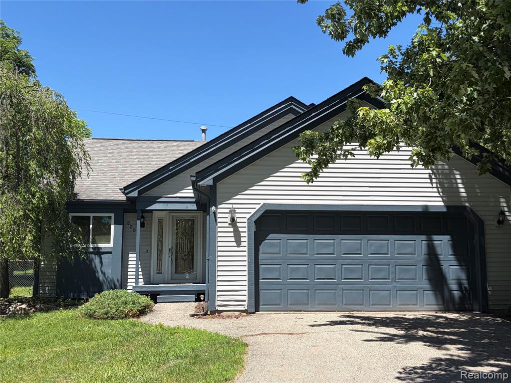 520 Springle Drive, Waterford, MI 48327 — front exterior