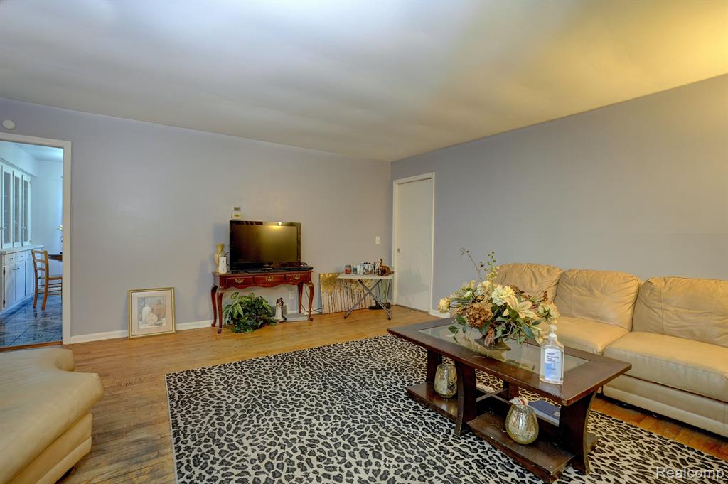 4048 W CARPENTER Road, Flint, MI 48504 — Photo 5