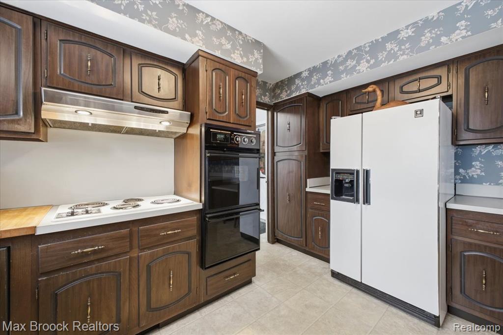 5956 Pinecroft Drive, West Bloomfield, MI — Photo 19