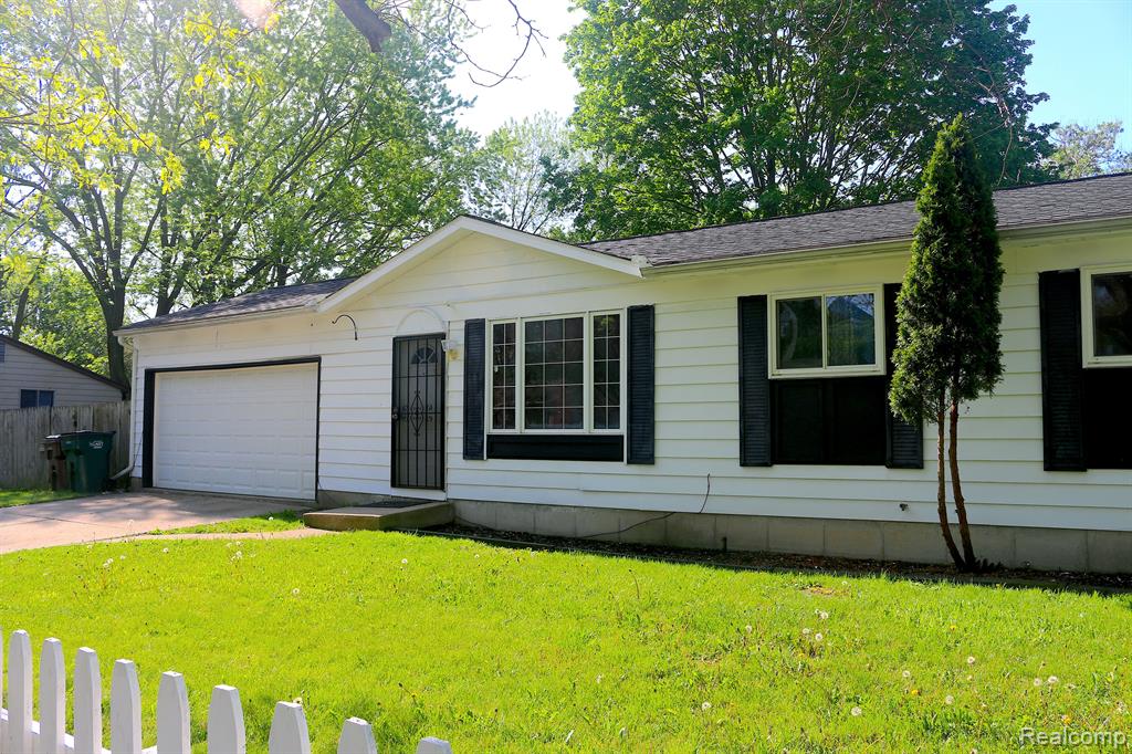 4053 HEATHGATE Drive, Lansing, MI 48911 — Photo 2