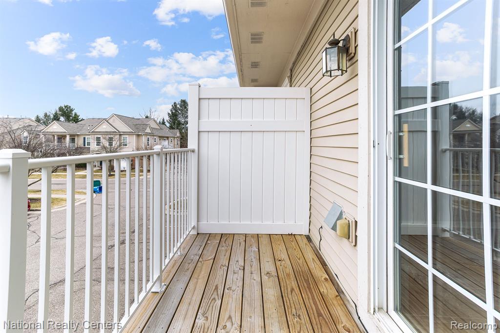 17211 Addington Drive, Commerce Twp, MI 48390 — Photo 7
