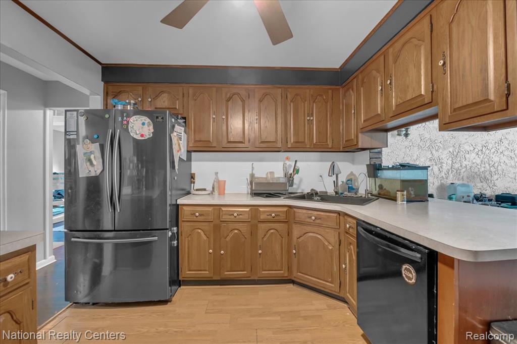 4428 Bedford Street, Dearborn Heights, MI 48125 — Photo 17
