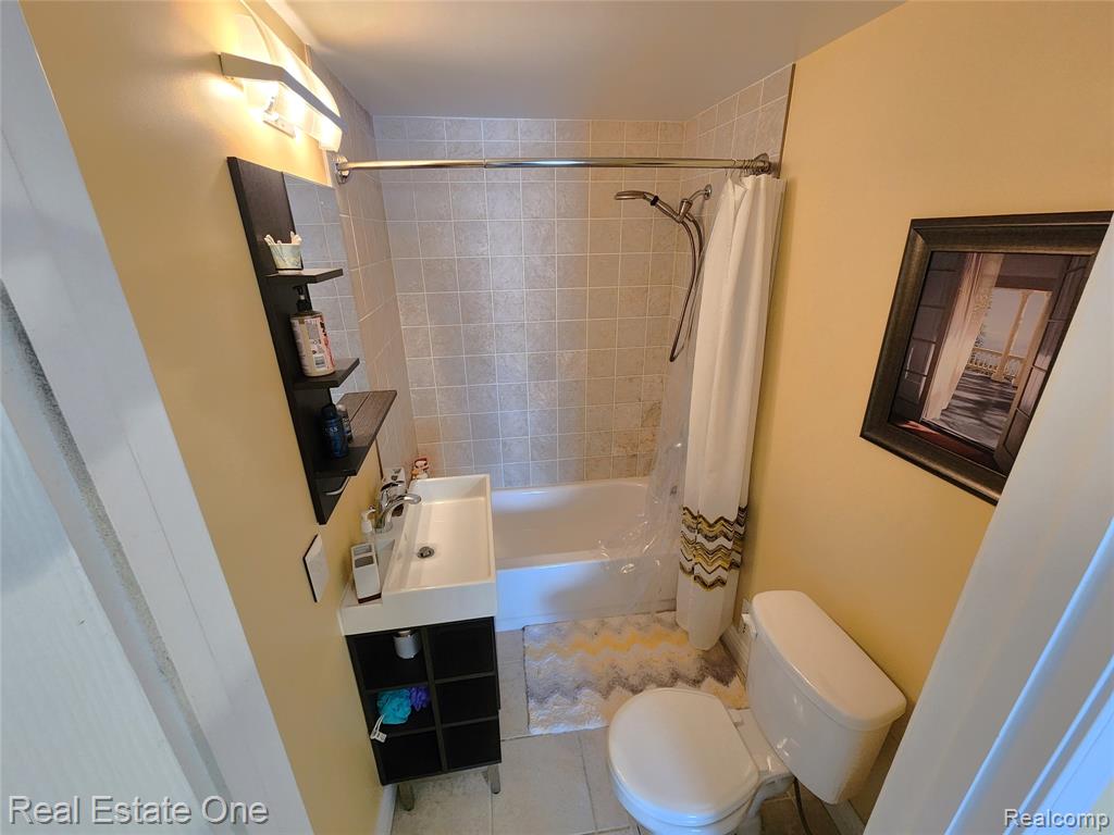 45529 Essex Drive, Macomb, MI 48044 — Photo 19