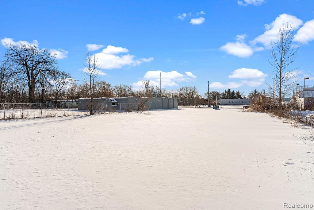 1019 E BRISTOL Road, Burton, MI 48529 — Photo 6