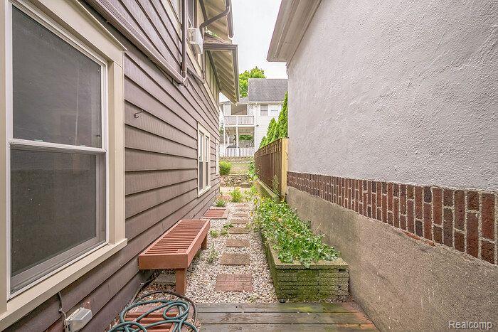 614 LAKE Drive SE, Grand Rapids, MI 49503 — Photo 36