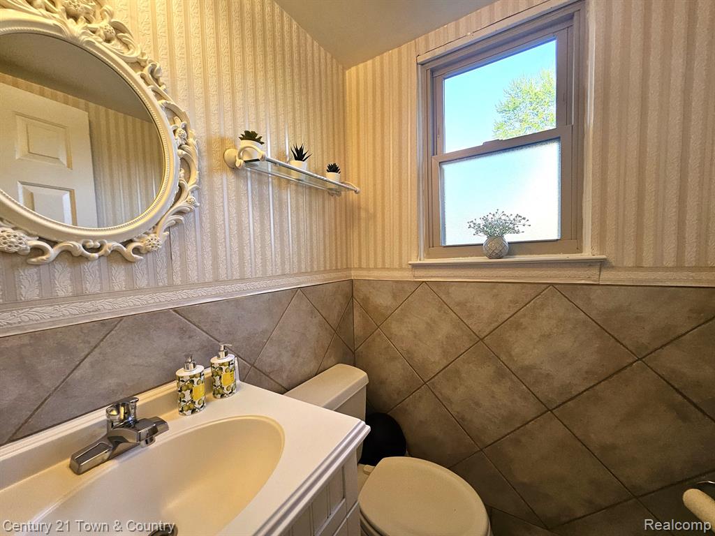 4996 Foxcroft Drive, Troy, MI 48085 — Photo 13