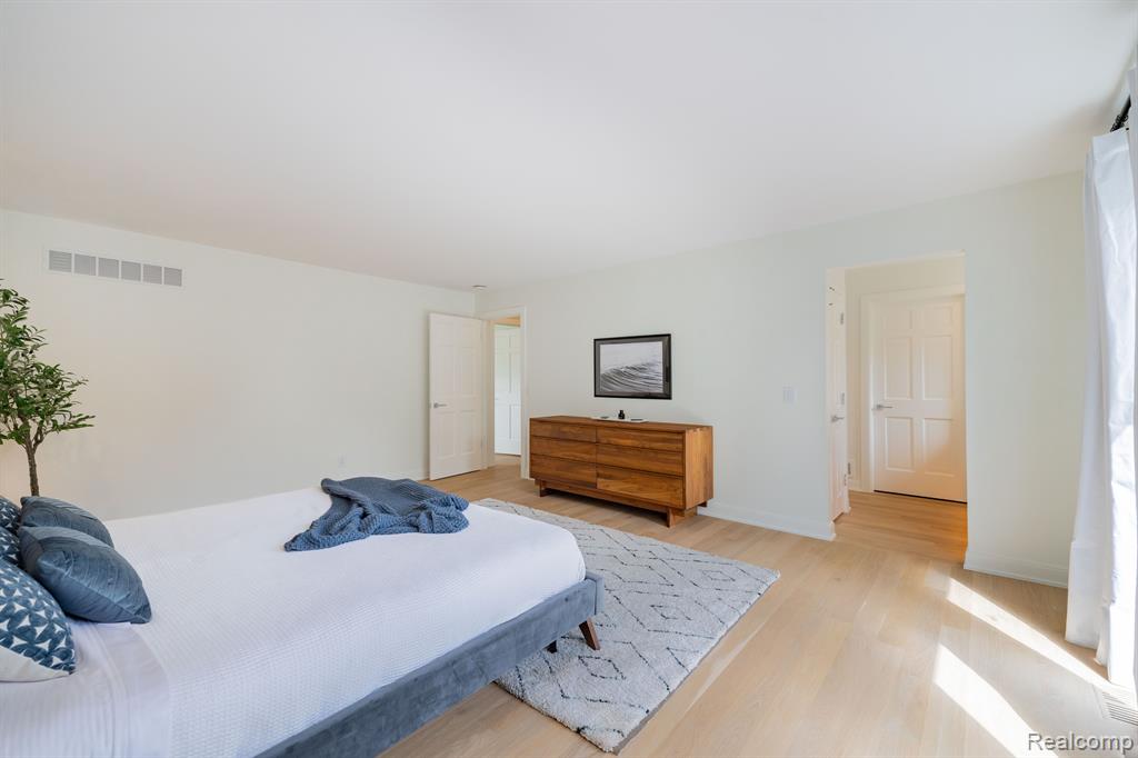 655 CANTERBURY Road, Grosse Pointe Woods, MI 48236 — Photo 34