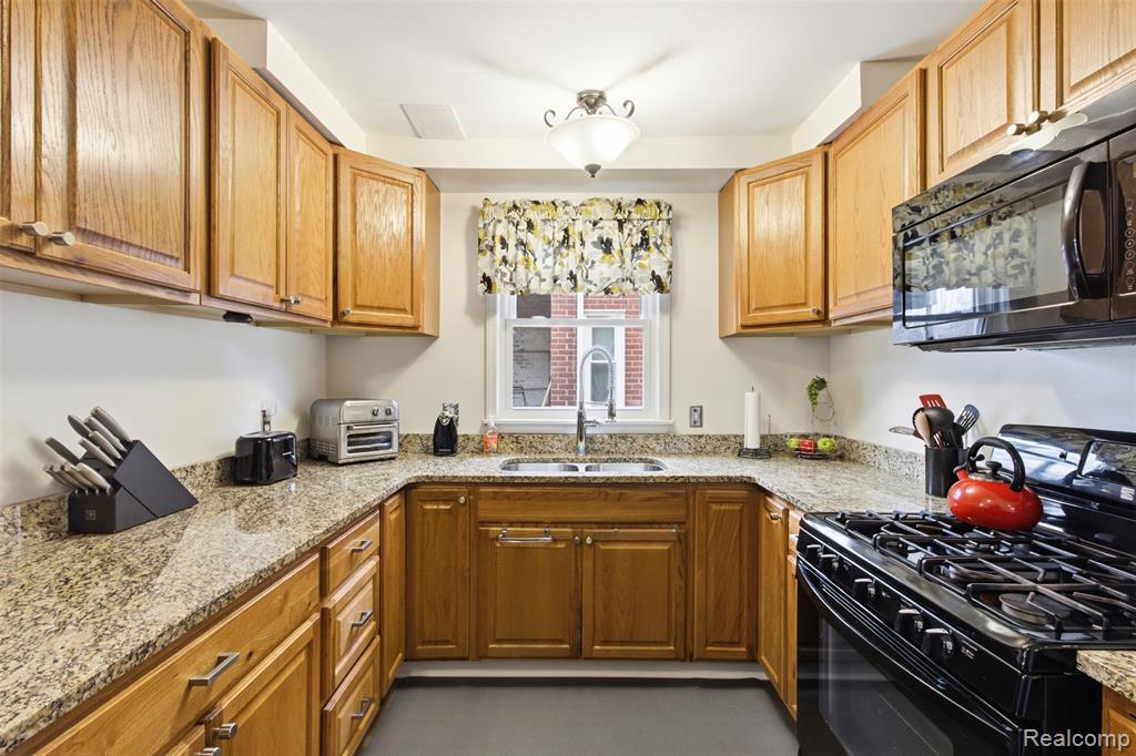 16855 Strathmoor Street, Detroit, MI 48235 — Photo 17