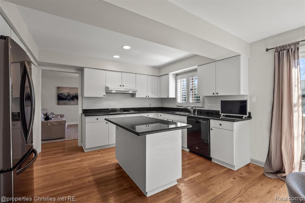 1060 Stratford Place, Bloomfield Hills, MI 48304 — Photo 19