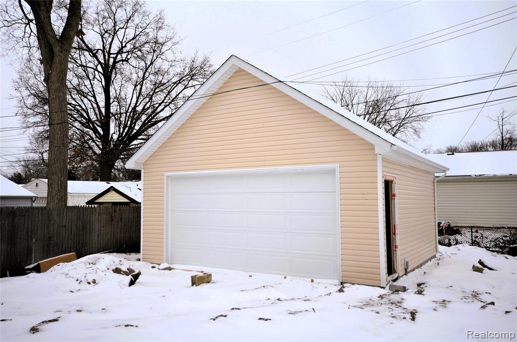 27828 Groveland St, Madison Heights, MI 48071 — Photo 3
