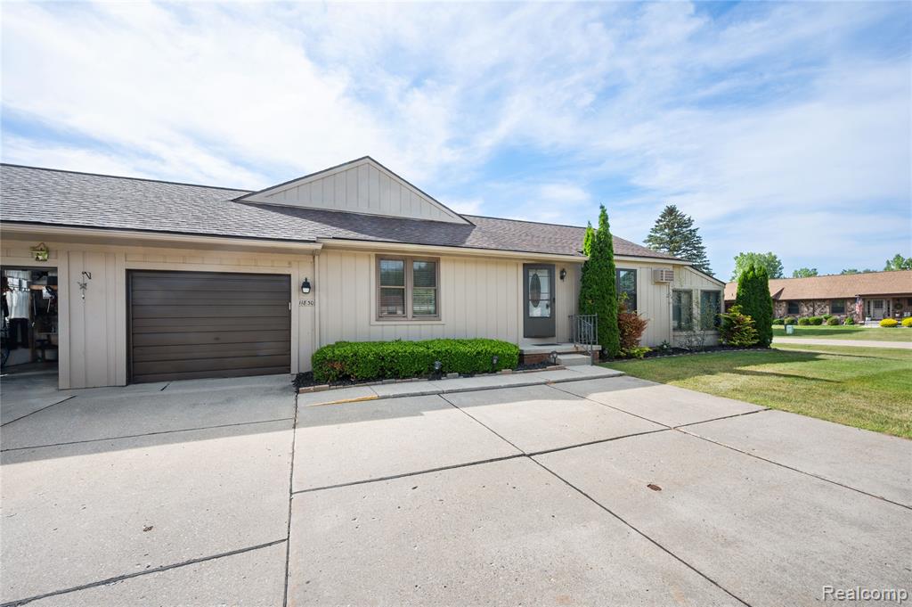 11830 Shenandoah Drive, 4, South Lyon, MI 48178 — Photo 2