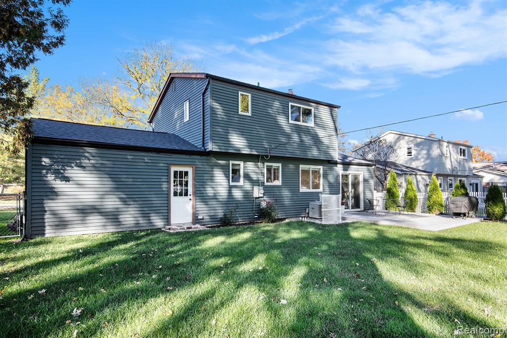 42071 Lindsay Drive, Plymouth, MI 48170 — Photo 30