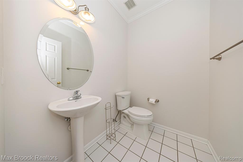 6104 ADDINGTON Drive, Commerce Twp, MI 48390 — Photo 26