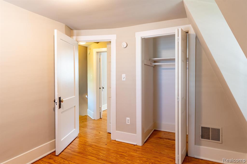 934 N CENTER Street, Royal Oak, MI 48067 — Photo 10