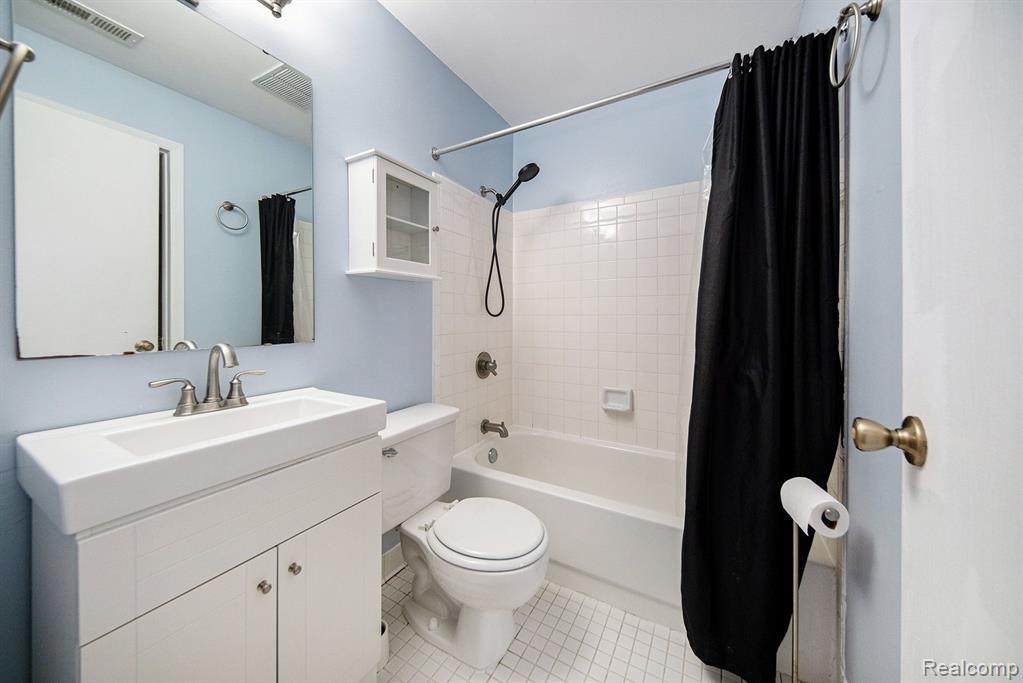 350 Briarcrest Drive, 165, Ann Arbor, MI 48104 — Photo 17