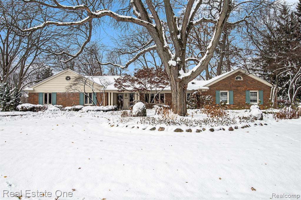 4616 Coachmaker Drive, Bloomfield Hills, MI 48302 — front exterior